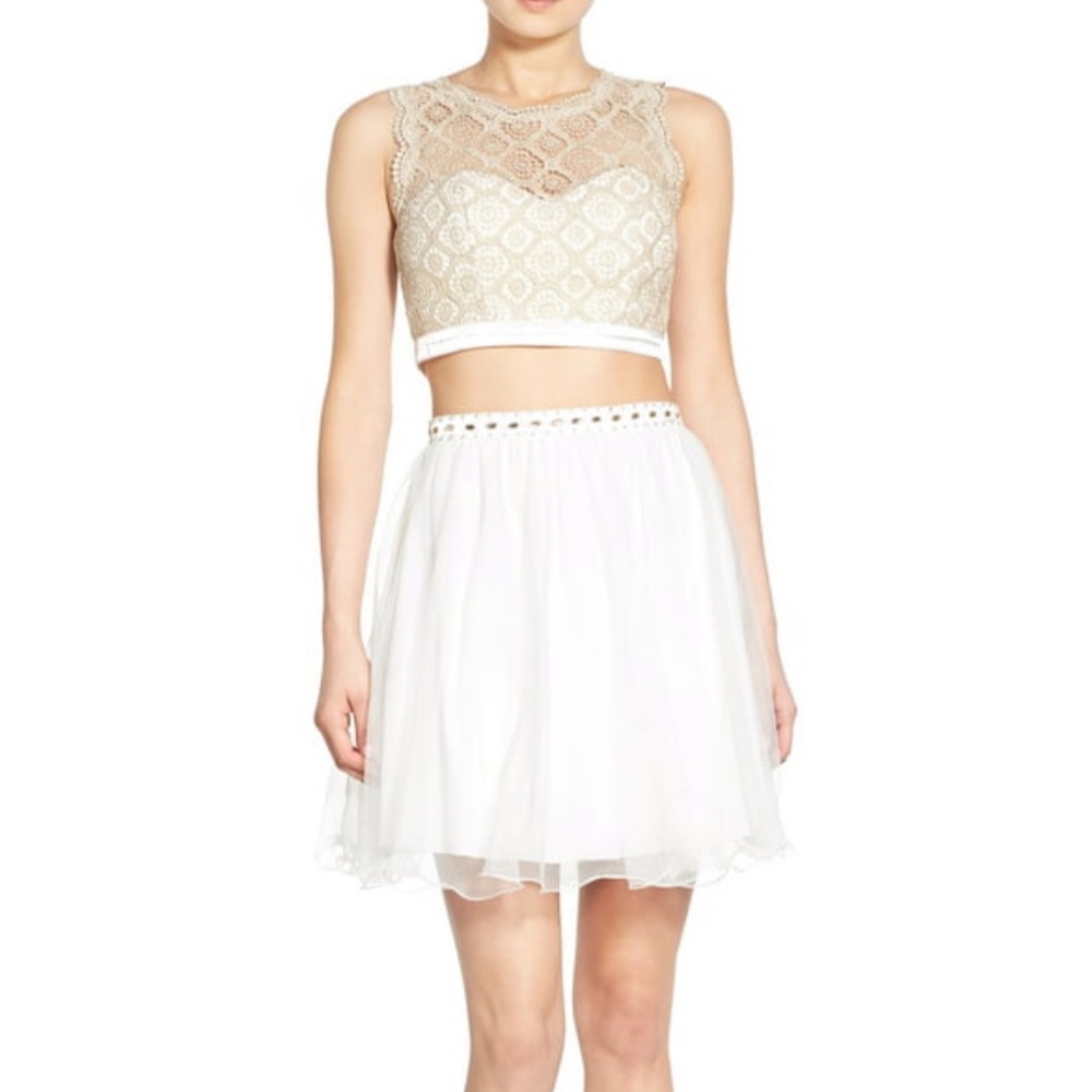 DONATED Crotchet Lace 2 Piece Special Occasion /Prom Dress - Picture 2 of 6